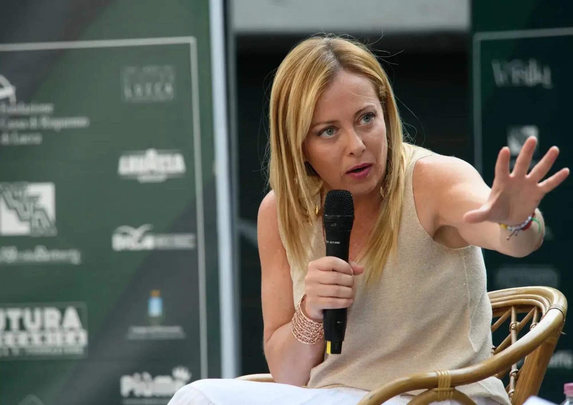Satira sotto attacco? Giorgia Meloni querela il comico Daniele Fabbri: "Intimidatoria". Ecco cosa aveva detto e perch&eacute; la premier chiede 20mila euro...