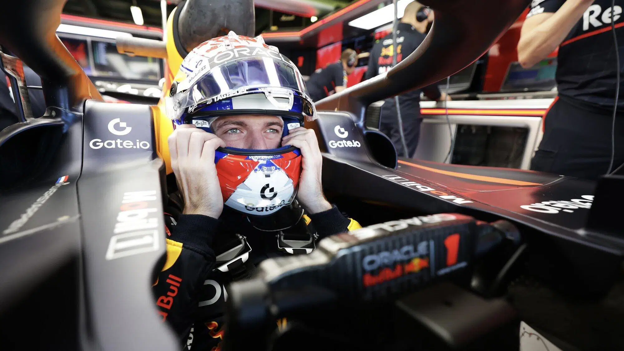 Max Verstappen poco prima dell'inizio delle FP1 in Australia