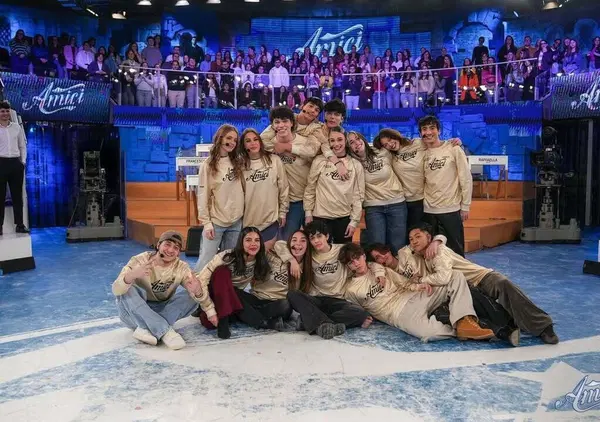 Amici 2024 di Maria De Filippi, (quasi) tutti al Serale, ma&hellip; nessun disco d&rsquo;oro (neanche Chiamamifaro). Il programma Mediaset ha stufato? O forse il problema sono i &ldquo;talenti&rdquo; di questa edizione?