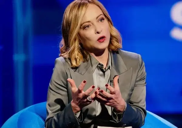 Marco Travaglio asfalta Giorgia Meloni: &ldquo;&Egrave; un grave caso di dissociazione". Equilibrista fra Trump, von der Leyen e la maggioranza? Il direttore del Fatto: &ldquo;Vota il riarmo dell&rsquo;Europa ma lo critica&hellip;&rdquo;