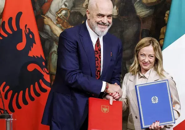 Piazzapulita torna a sparare bombe sul governo Meloni? L'inchiesta sui centri migranti in Albania, futuro possibile o flop? E in studio con Corrado Formigli, tra Michele Serra e Alessandro Orsini...