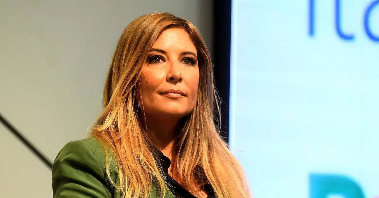 Lucarelli vs Corona, l&rsquo;avvocato di Selvaggia: &ldquo;Minacce di morte quotidiane, temo per la sua incolumit&agrave;&rdquo;. E su Gurulandia, Biagiarelli, le querele e Welcome to favelas&hellip;
