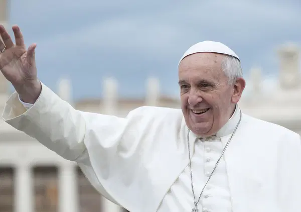 Papa Francesco &ldquo;deve imparare a parlare di nuovo&rdquo;? Uno dei fedelissimi di Bergoglio spiega le condizioni del Pontefice. E Cazzullo sulla foto, i complotti (non solo di Corona) e le accuse&hellip; Intanto la Santa Sede avvisa i fedeli sull'Angelus 