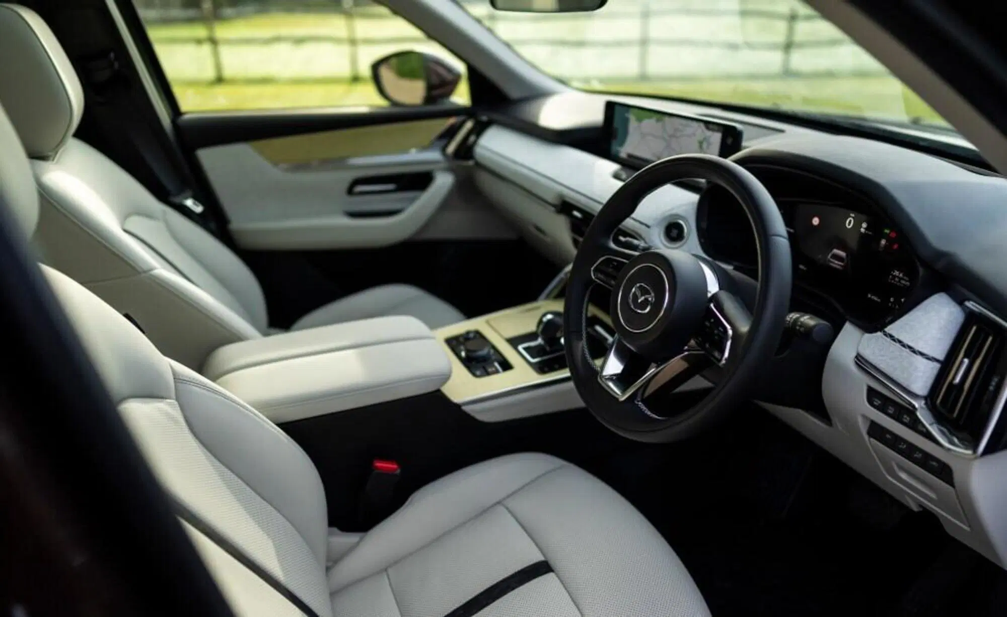 L'interno della Mazda CX-80