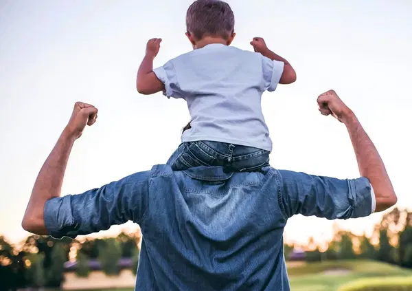 Lasciate che i pap&agrave; facciano i pap&agrave;: &ldquo;Parola ai padri&rdquo;. L&rsquo;urlo si alza ma non &egrave; (solo) contro le femministe. Il presente e il futuro della paternit&agrave; con Luca Trapanese, Matteo Bussola e...