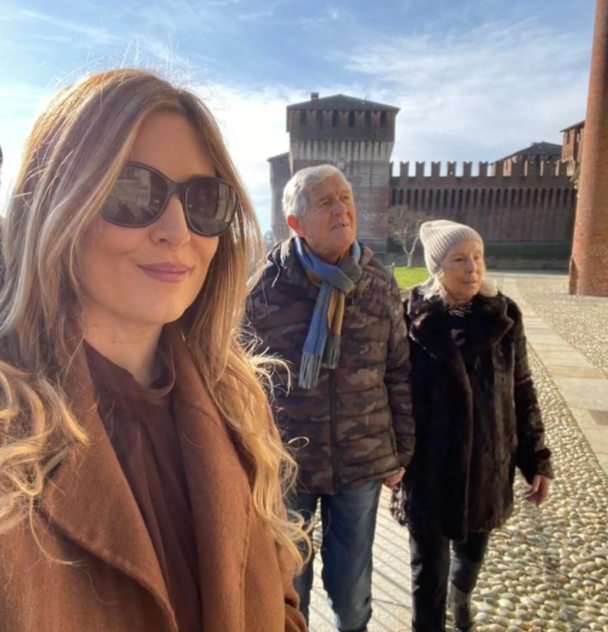 Selvaggia Lucarelli con i suoi genitori (Newsletter Selvaggia Lucarelli)