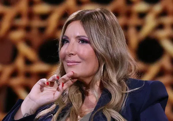 Selvaggia Lucarelli ancora contro Cristicchi: &ldquo;Non &egrave; vero che l'Alzheimer rende i malati bambini, come canta qualcuno...&rdquo;. Ed ecco la storia della malattia della madre