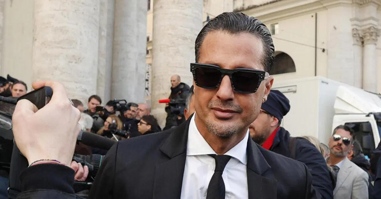 Falsissimo Corona: la verit&agrave; su papa Francesco morto, Lacerenza e Gintoneria, Fedez, Spalletti, Totti in Russia, Marcuzzi, Berlusconi&hellip; E spara: &ldquo;A settembre serie Netflix, poi il film e tra tre anni divento presidente del Consiglio&rdquo;