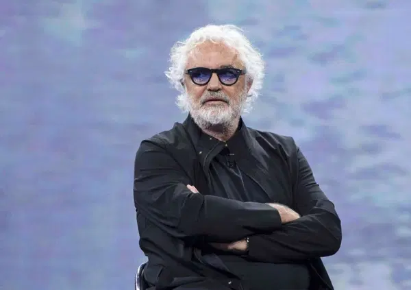 Flavio Briatore sbotta contro Range Rover: &ldquo;Sono incazza*o, in 4 anni 30mila euro in meccanici&rdquo;. La follia? &ldquo;Dopo due giorni la mia auto si ferma, la porto a Montecarlo e&hellip;&rdquo;