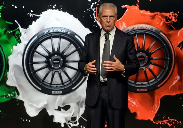 Perch&eacute; Pirelli si scontra con i cinesi? C&rsquo;entrano il mercato americano, le regole sui connected vehicles e il pneumatico smart. E intanto Tronchetti Provera vola a Hong Kong ma&hellip;