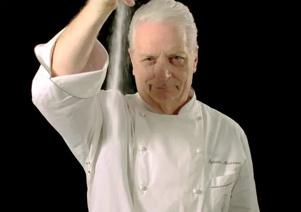 Iginio Massari e i prezzi delle uova di Pasqua? La linguista Yasmina Pani smaschera la supercazzola del pasticcere: &ldquo;Caro e costoso? Sono la stessa cosa. Il secondo termine non nasconde nessun elemento di nobilt&agrave;&hellip;&rdquo; 