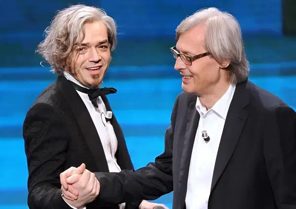 Morgan fuori dal coro: &ldquo;Vittorio Sgarbi, intellettuale sensibile, abbattuto dalla ferocia dei mediocri&rdquo; 