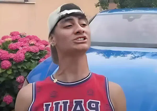 Fenomenologia del coglione: ovvero lo youtuber Vito Loiacono! Dall'incidente in Lamborghini in cui mor&igrave; un bambino con i The Borderline, alla challenge di "mangiare il cibo del gatto..."