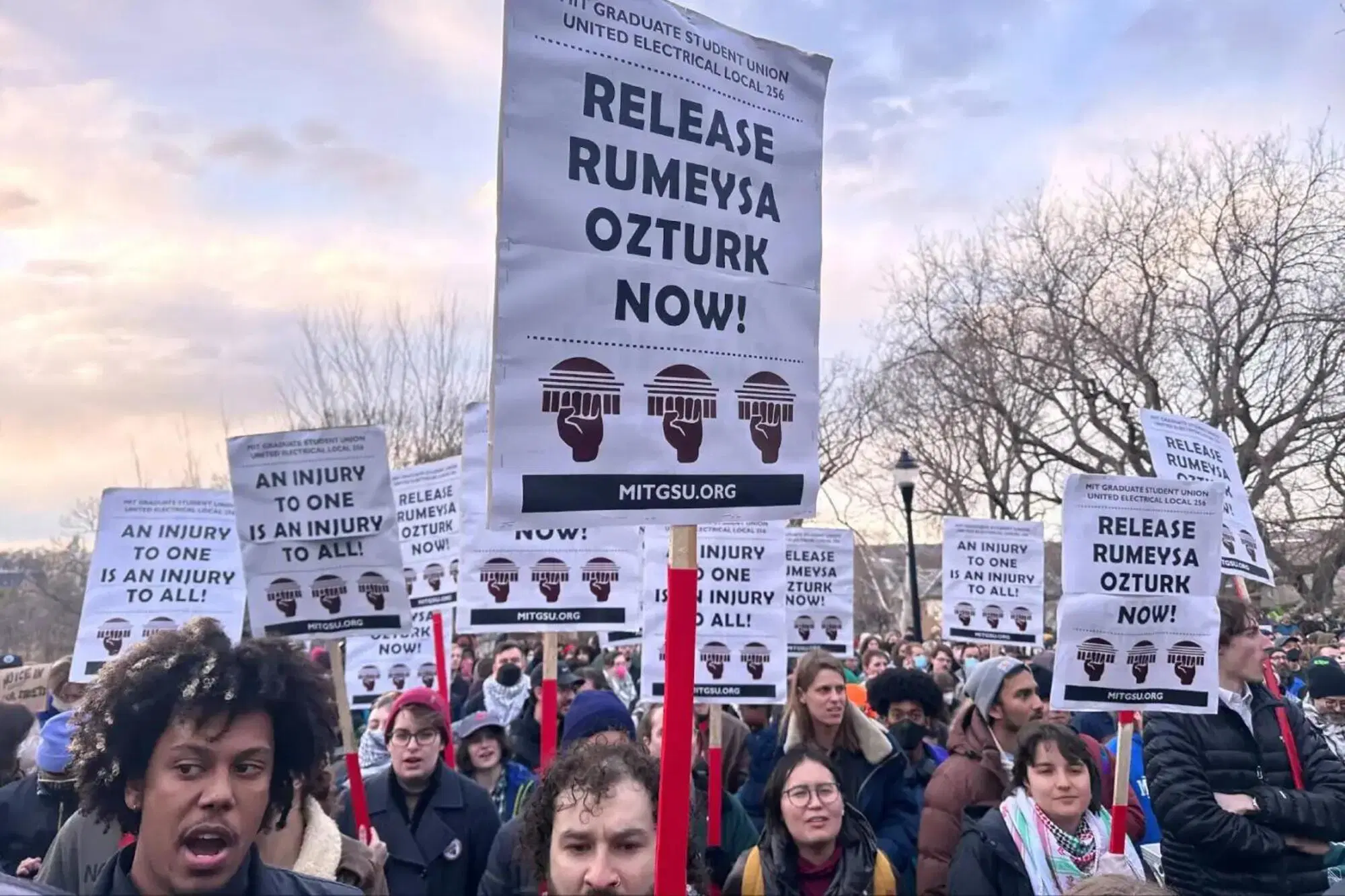 Le proteste dopo l'arresto di Rumeysa Ozturk