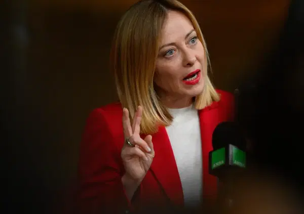 FIDATEVI: Dopo il Manifesto di Ventotene il governo Meloni sputer&agrave; sull&rsquo;antifascismo una seconda volta (e peggio): il 25 aprile, a ottant&rsquo;anni dalla Liberazione, sventolate contro di lei e le destre regressive le vostre bandiere rosse