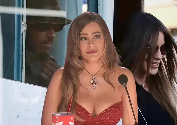 ⁠F1, Lewis Hamilton ha il Cavallino Ferrari ma &egrave; anche un cavaliere? La bomba sulla rottura con Sofia Vergara, la sua (forse) fidanzata: &ldquo;Ora lei si sente come se fosse stata messa da parte e&hellip;&rdquo;