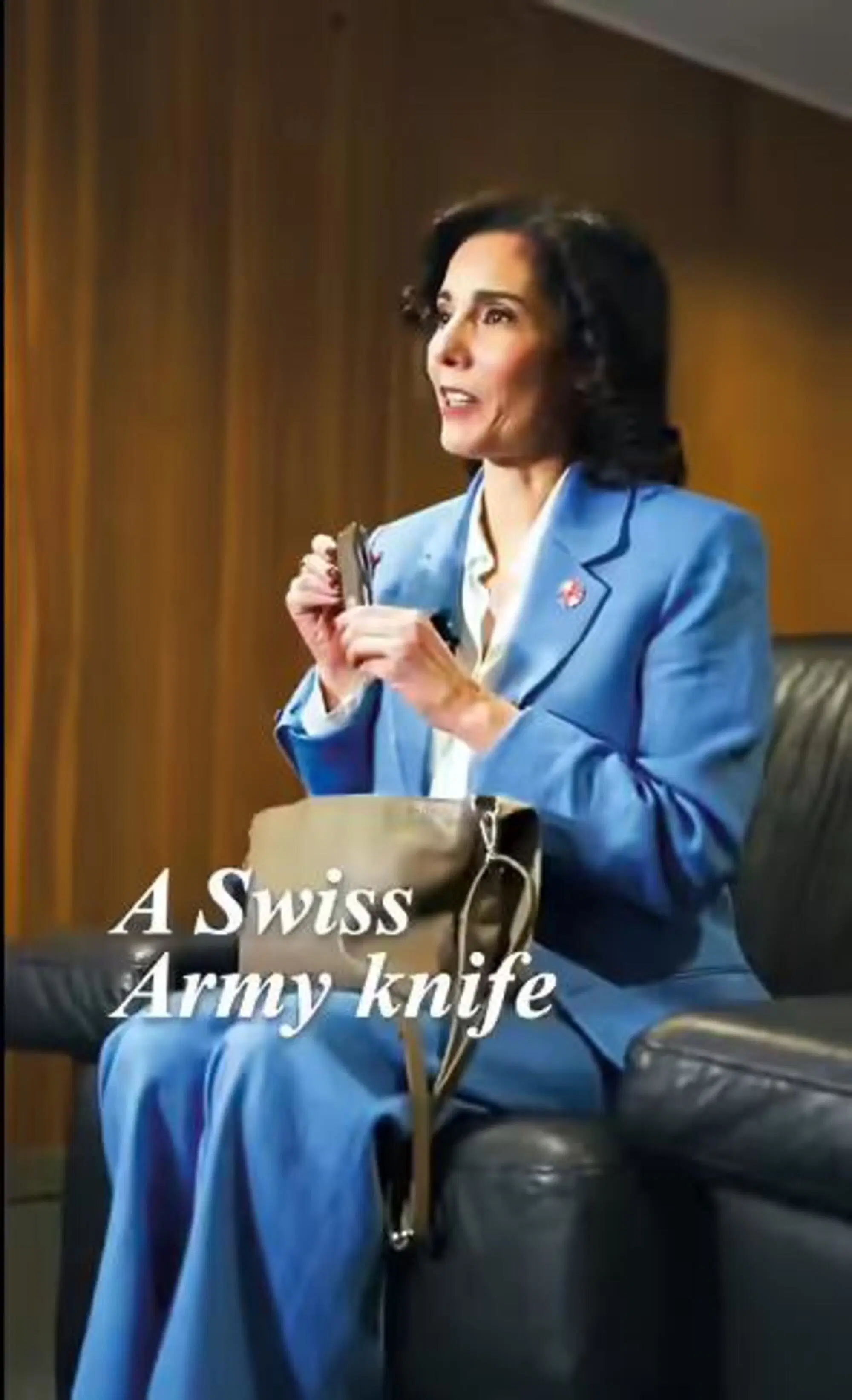 Hadja Lahbib illustra il kit di sopravvivenza 