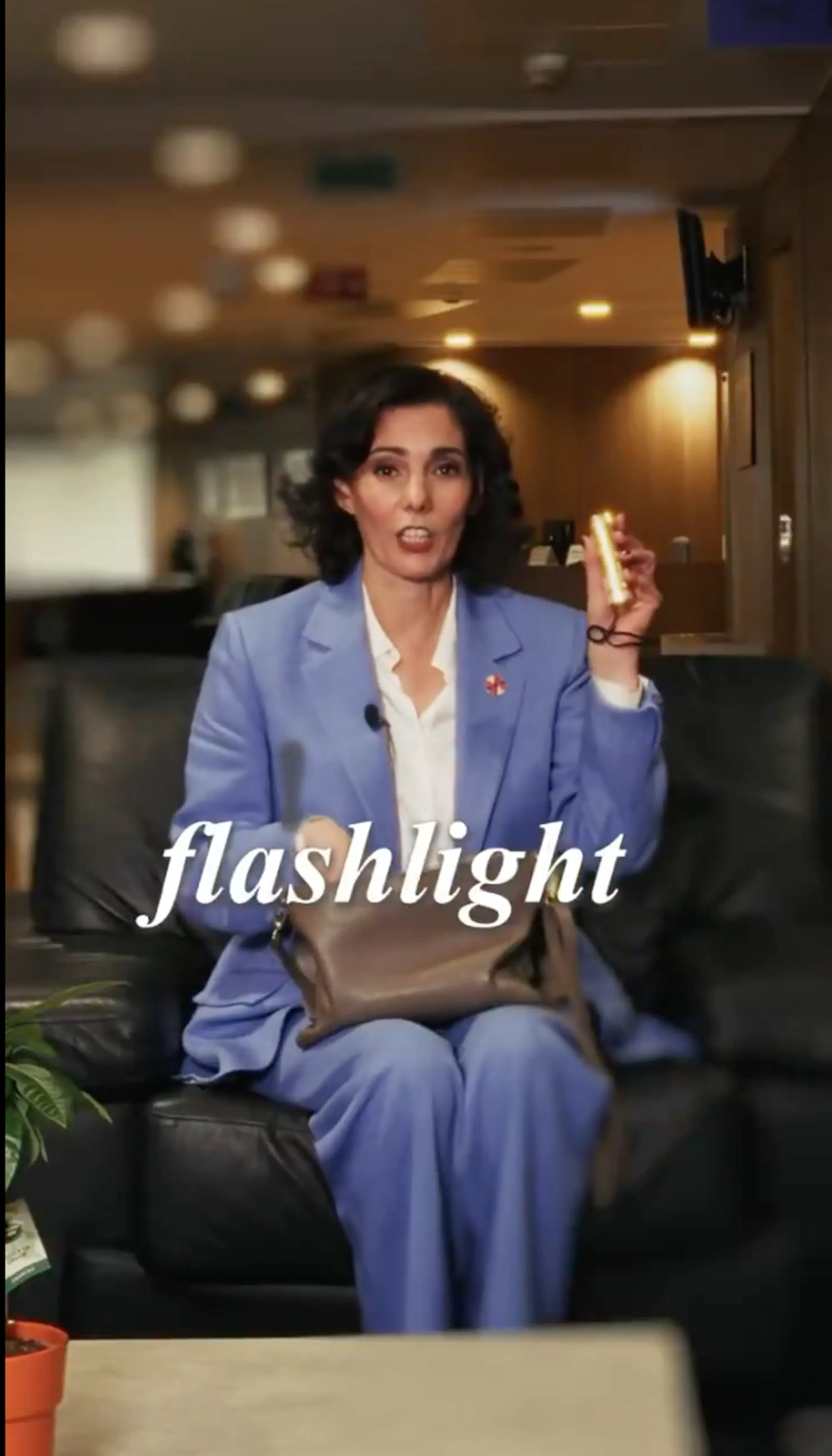 Hadja Lahbib illustra il kit di sopravvivenza