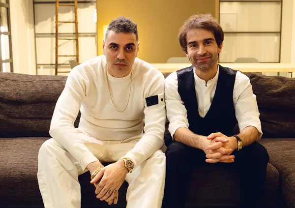 Marracash contro Fedez e Chiara Ferragni?  &ldquo;La vera truffa &egrave; la storia d&rsquo;amore&rdquo;. Nel podcast Fuori dalla Bolla con Oggiano difende l'influencer: &ldquo;Fosse stato un uomo ci sarebbe stato questo accanimento?&rdquo;