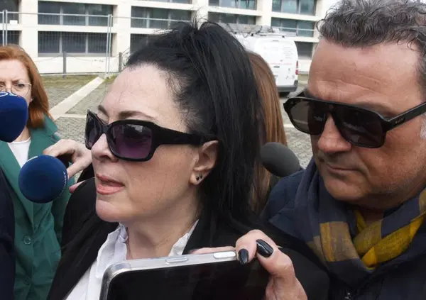 Omicidio Pierina Paganelli, Manuela Bianchi guarda negli occhi il suo ex amante Louis Dassilva e lo accusa: &egrave; stato lui a dirle come comportarsi dopo aver trovato il corpo della suocera. Ma il suo racconto &egrave; credibile o &egrave; rabbia per la fine della storia?