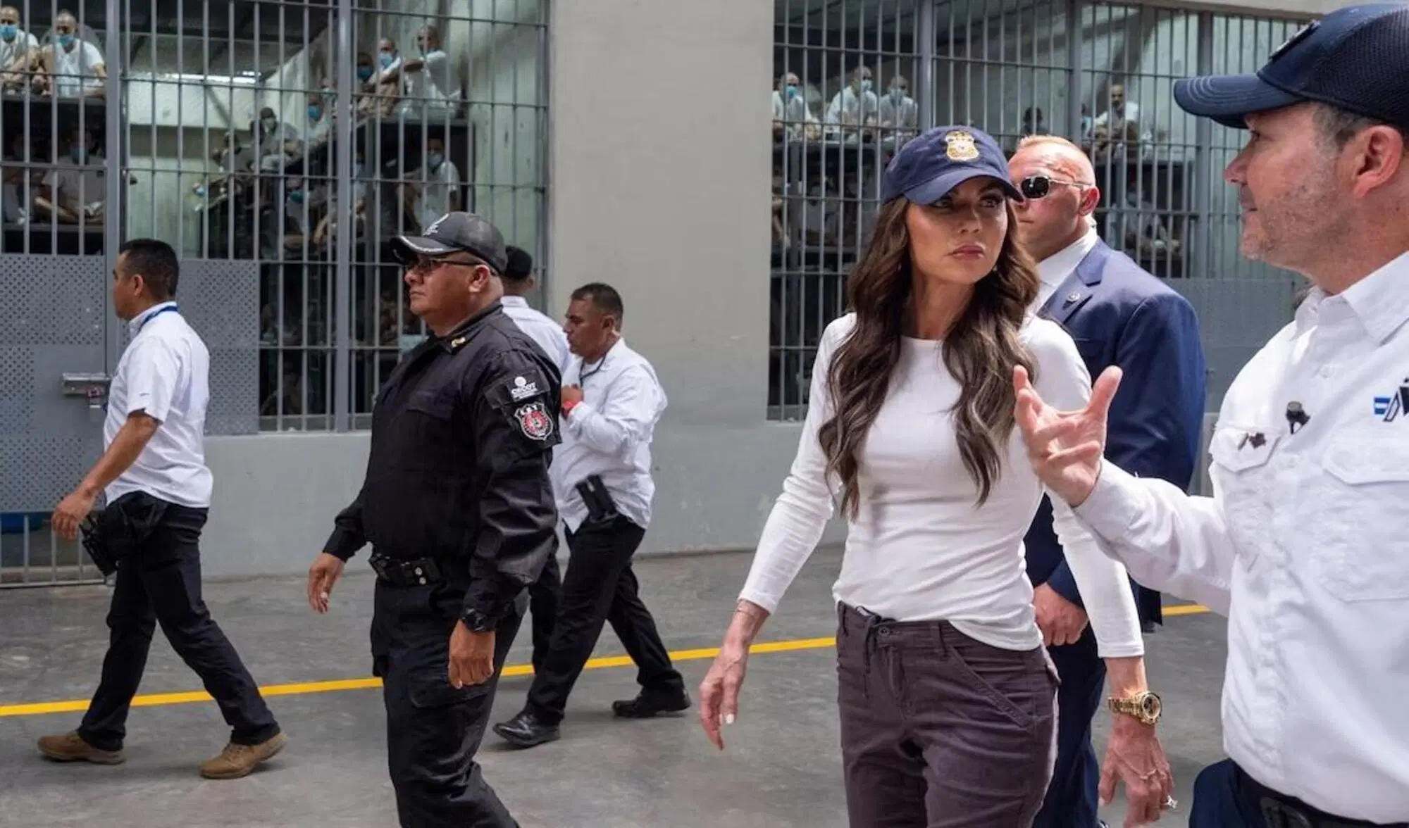 Kristi Noem a El Salvador