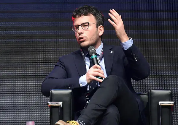 &ldquo;Elly Schlein? &Egrave; sinistra trash e non ha letto Marx&rdquo;. Intervista totale a Diego Fusaro: Meloni? &ldquo;Se possibile &egrave; anche peggio del fascismo&rdquo;. Trump e Musk? &ldquo;Meglio Xi Jinping e la saggezza cinese&rdquo;. E sull&rsquo;Europa, Papa Francesco e la guerra&hellip;