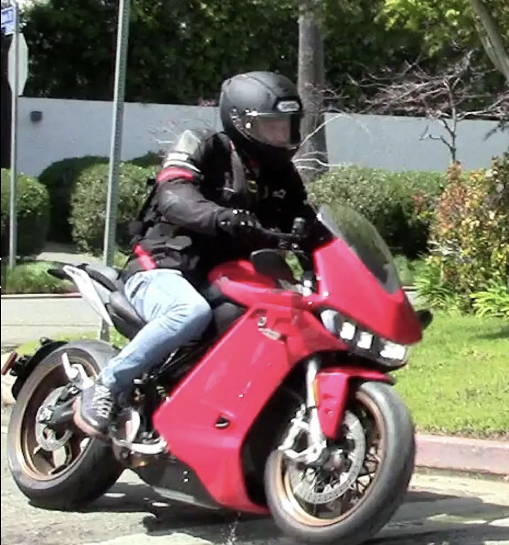 Ben Affleck prove le nuove moto