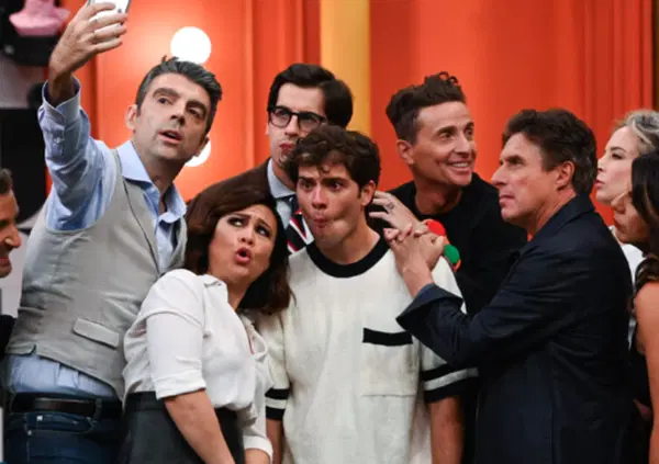 Aldo Grasso distrugge Lol: &ldquo;Non fa ridere neanche volendo, perch&eacute;...&rdquo; E su Jeff Bezos, i concorrenti Geppi Cucciari e Enrico Brignano&hellip;