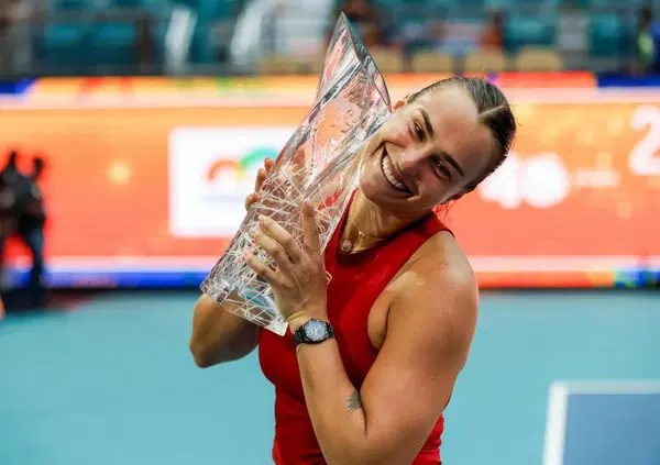 Ok Djokovic contro Mensik, ma com&rsquo;&egrave; messa Sabalenka che, distorcendo il campionismo gentile di Sinner con Zverev, si scusa con Pegula per averla battuta? &ldquo;Se potessi dividerei con te il premio&rdquo;. Ma puoi, Aryna, fai partire il bonifico&hellip;