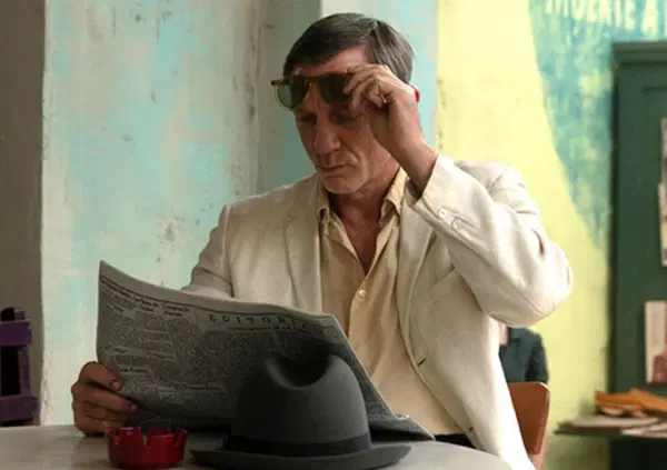 Daniel Craig uccide James Bond e si confessa a Fabio Fazio a Che Tempo che Fa, ma com'&egrave; l'attore in Queer di Luca Guadagnino (dal 17 aprile al cinema)? &ldquo;Senza l'ombra di 007&rdquo;, &ldquo;divertente&rdquo;, &ldquo;pretenzioso&rdquo; e...