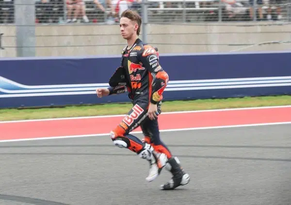 &ldquo;Devono capire&rdquo;: Pedro Acosta "fa il Marquez" poi sbaglia e sbotta. Enea Bastianini &egrave; la solida realt&agrave; di KTM, ma se ne accorgeranno?