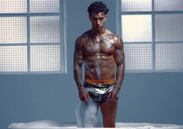 Intervista totale a Andrea Bertolucci su Guerra alla trap: &ldquo;Simba La Rue? Fa pi&ugrave; di un ministero&rdquo;. Shiva? &ldquo;Svela vuoto della politica&rdquo;. Baby Gang: &ldquo;Musica in mano alle seconde generazioni&rdquo;. E su Tony Effe, Fedez, Morgan e la cancel culture...