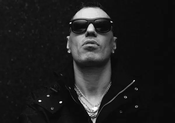 Marracash &egrave; l&rsquo;unico intellettuale rimasto in Italia! Avete dei dubbi? Ecco come ci porta Fuori dalla bolla nel podcast con Francesco Oggiano, dove dice tutto quello che nessun professore, politico o artista ha pi&ugrave; il coraggio di dire...