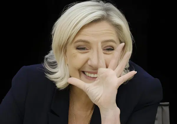 Marine Le Pen condannata e ineleggibile per cinque anni? Ci fregher&agrave; ancora: ecco perch&eacute; il popolino ora la amer&agrave; ancora di pi&ugrave;: &egrave; la &ldquo;schiavit&ugrave; mentale&rdquo; di cui parlava gi&agrave; Bob Marley. Ma ci libereremo mai dei padroni?  