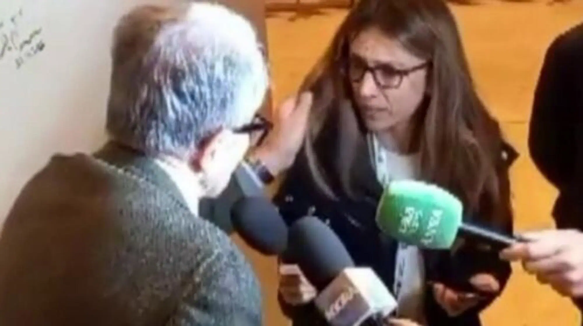 Romano Prodi che tira i capelli a Lavinia Orefici