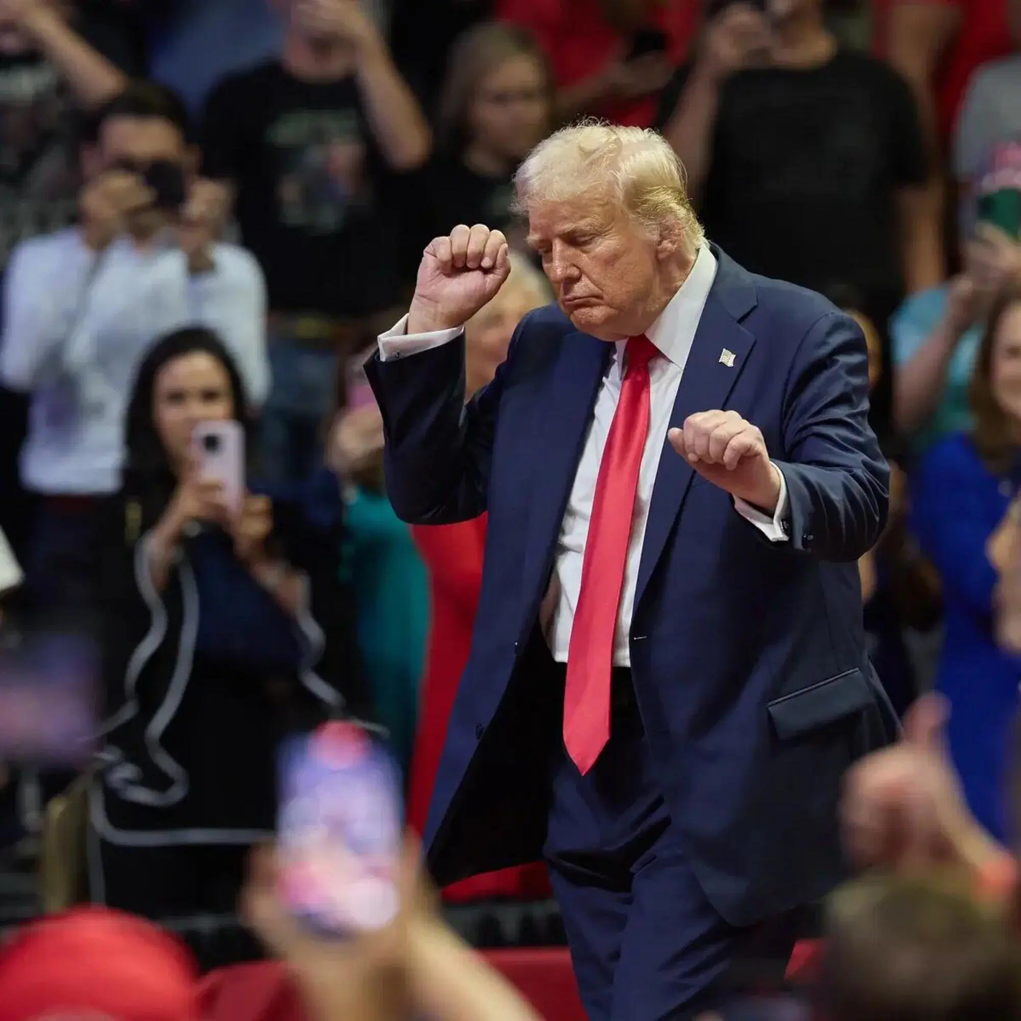 Donald Trump e la "Trump Dance" ormai virale