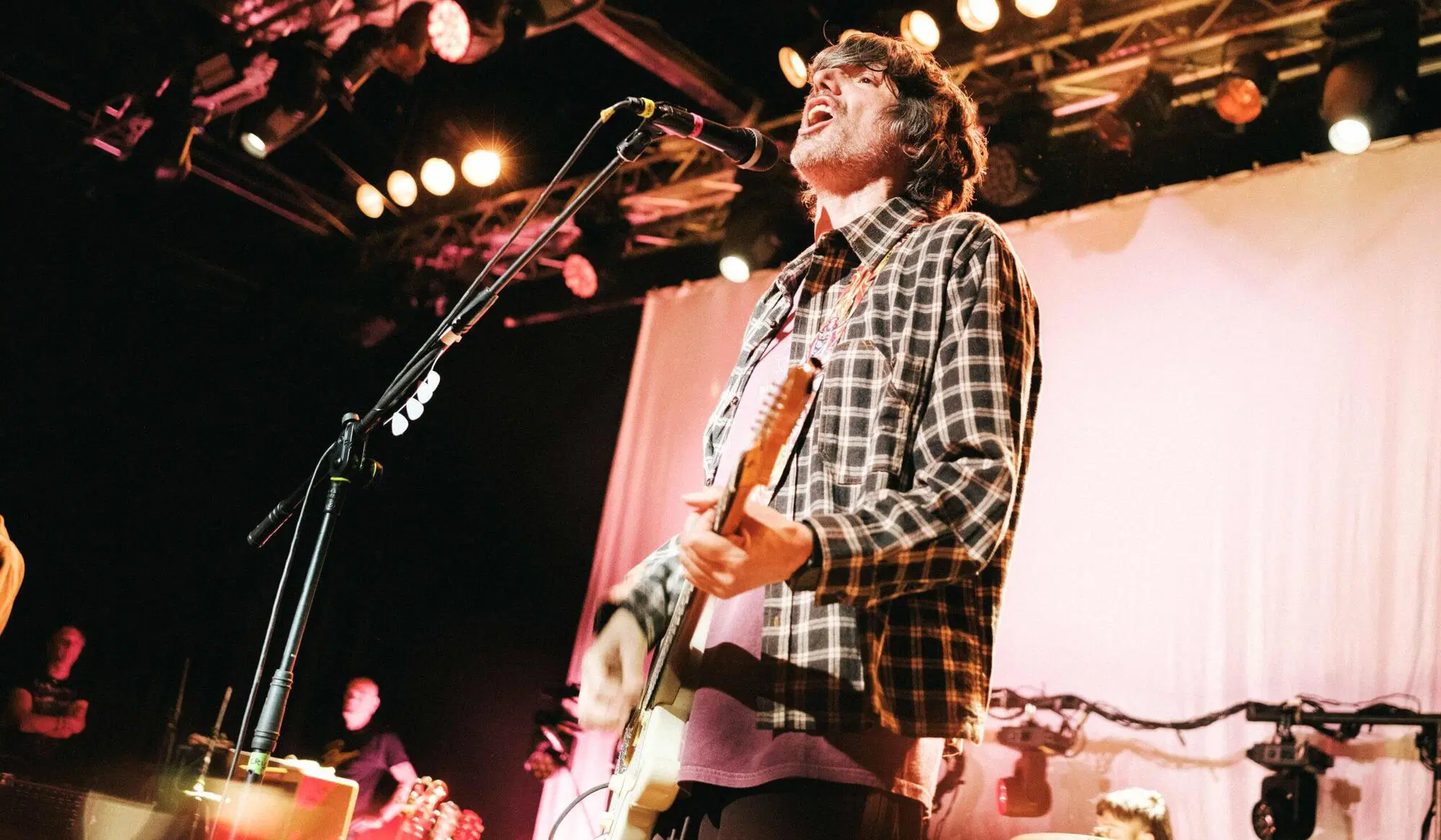 Bugo nell'ultimo concerto all'Alcatraz di Milano