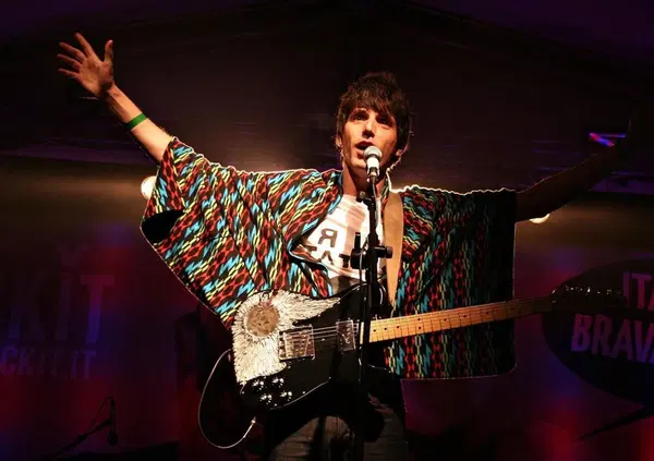 Bugo &egrave; morto, lunga vita a Bugo! Il concerto d&rsquo;addio all&rsquo;Alcatraz? Noi c&rsquo;eravamo: se questo &egrave; uno che si ritira, allora gli altri cosa stanno in giro a fare? E il dissing di J-Ax a Morgan...