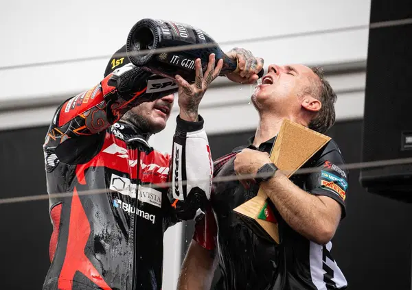 "Che sveglia con Vasco Rossi": Roberto Locatelli totale a MOW 25 anni dopo "quel 2 aprile". Sui ricordi, sui traguardi e pure "sui bugiardi che non guardano la MotoGP"