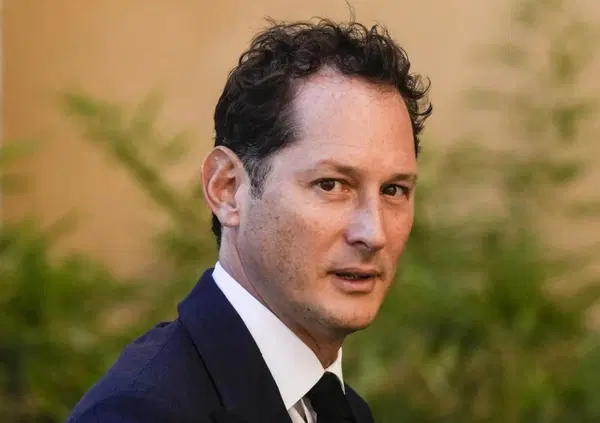 Elkann, che ci fai con Gedi, La Repubblica e La Stampa? Ceretti nuovo presidente, ma i numeri parlano chiaro: una svalutazione di 46 milioni dal 2023. E si pensa a investimenti dall&rsquo;estero...