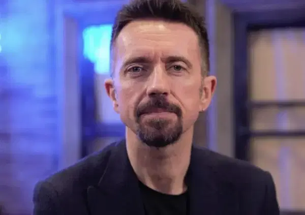 Andrea Scanzi andr&agrave; o no a Mediaset a Dritto e Rovescio? Ecco la risposta del giornalista del Fatto: &ldquo;Non ho ricevuto proposte e se accadesse&hellip;&rdquo;. E su Del Debbio &ldquo;star&rdquo; di Rete 4&hellip;