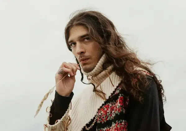 Volete vestirvi da fighi ma non sapete un caz*o delle nuove tendenze moda 2025? Ve le sveliamo noi: dal tessuto tartan al ritorno dello stile &ldquo;patriarcato&rdquo;, fino ai pantaloni cargo&hellip;