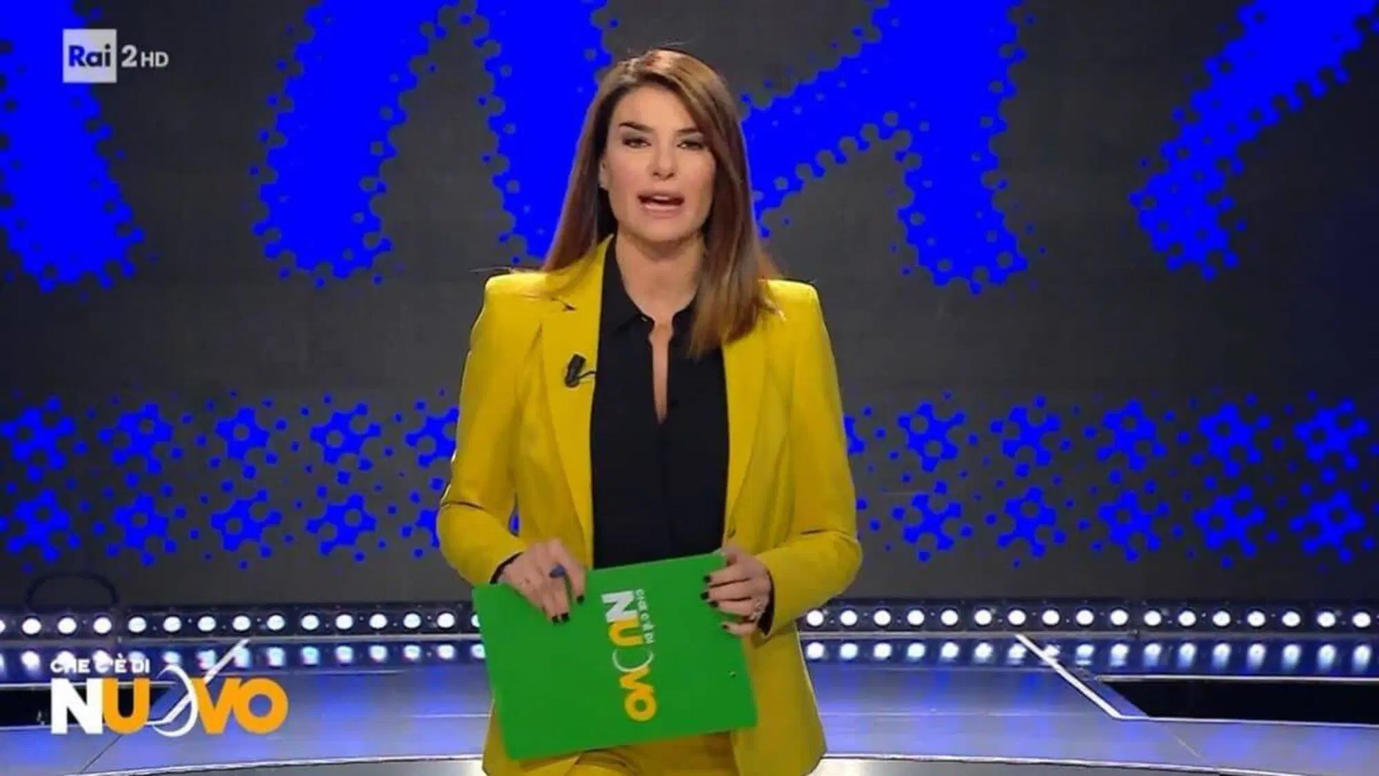Ilaria D'Amico nel vecchio programma "Che c'&egrave; di nuovo" chiuso per bassi ascolti