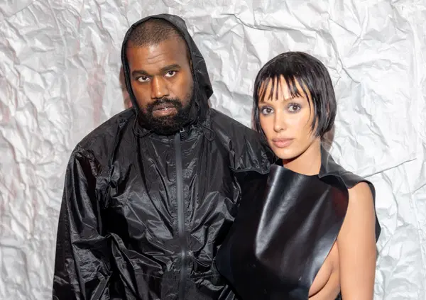 Bianca Censori e Kanye West si sono ufficialmente lasciati? La conferma? WW3, il nuovo album di Ye. Ma cos&rsquo;&egrave; successo? E Kim Kardashian (smutandata) viene ignorata&hellip;