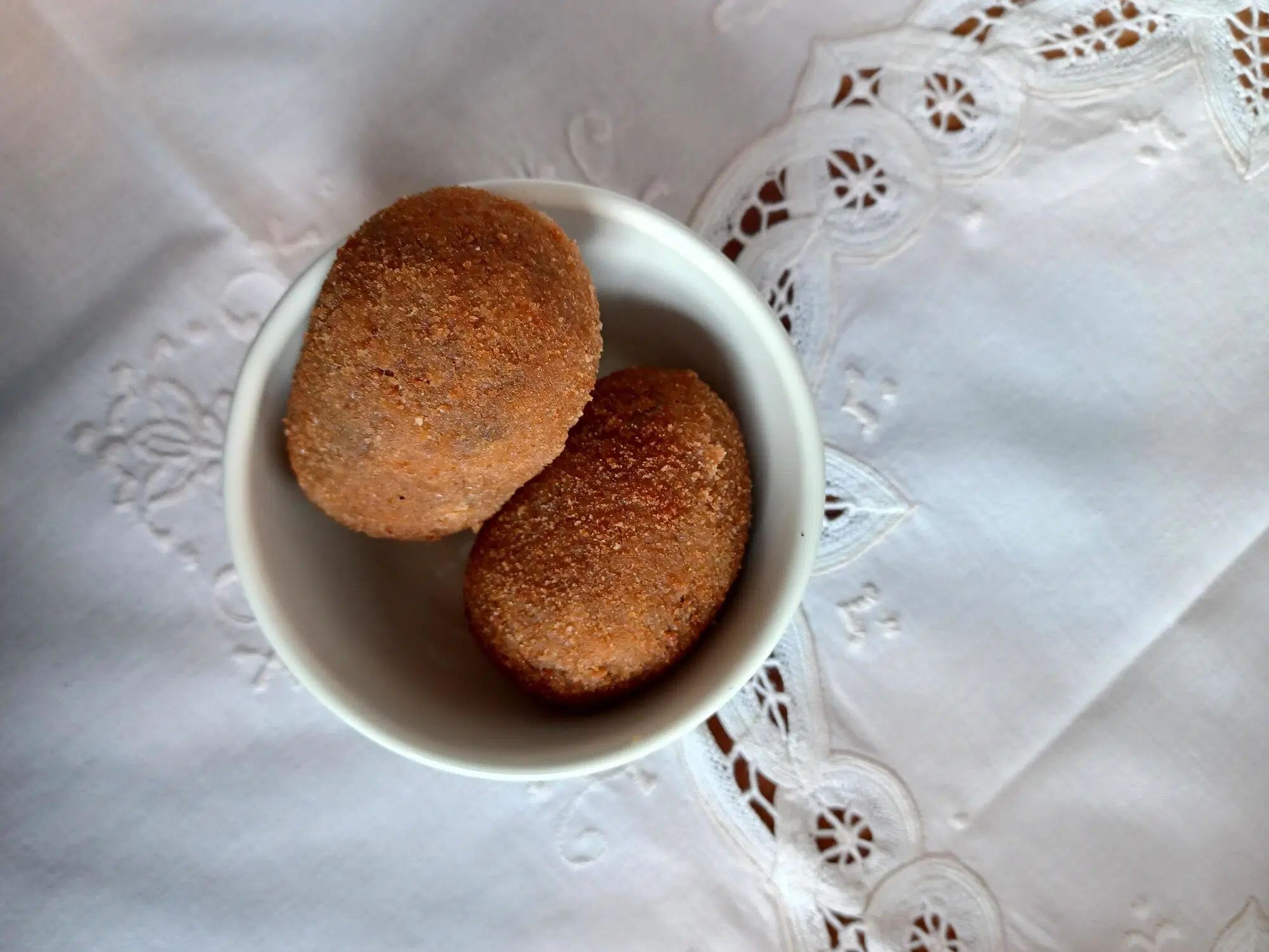 Suppl&igrave; con le regaje de pollo all'Osteria Sauli, la trattoria aperta da Zerocalcare a Roma