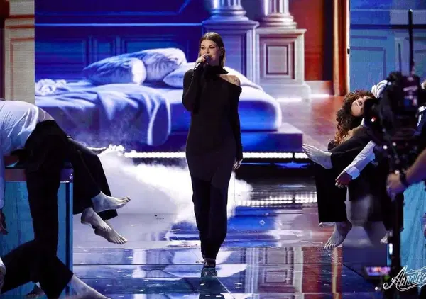 Amici di Maria De Filippi, pagelle terza puntata del serale: Alessandra Amoroso futura mamma (9), Rudy Zerbi pesante (0), Amadeus sul pezzo (9) le gag dei PanPers da sufficienza (6) e l&rsquo;eliminazione&hellip;