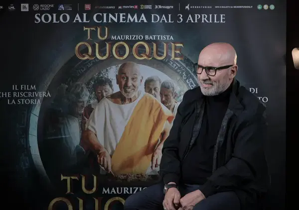 Abbiamo visto Tu Quoque di Maurizio Battista al cinema, ma com&rsquo;&egrave;? La Roma di oggi &egrave; incredibilmente uguale a quella di ieri. Al pubblico dei suoi spettacoli far&agrave; ridere, mentre gli altri&hellip;