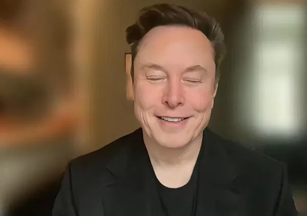 Salvini chiede cose a Musk (che sembra una IA): il glitch tra populismo analogico e avatar digitale. Ecco tutta l&rsquo;intervista (?) e cosa si sono detti (e il lost in translation finale) al congresso della Lega. Ma si saranno capiti?