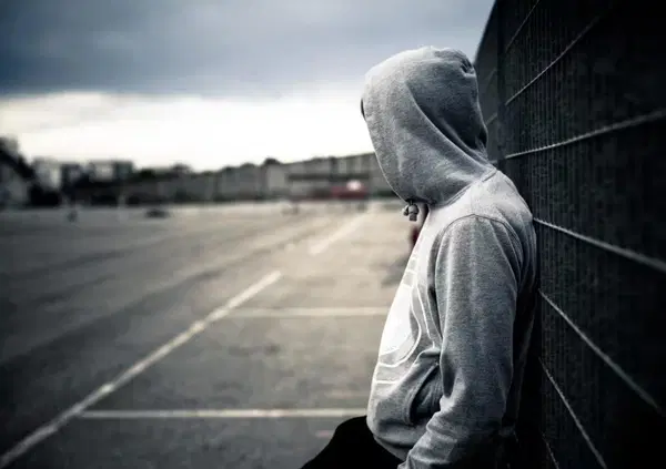 Figli che uccidono i padri per difende le madri (e vengono assolti), ma c'&egrave; un rischio emulazione e giustizia "fai da te"? Da Alex Pompa a Bojan Panic (e non solo): legittima difesa o deriva sociale? 