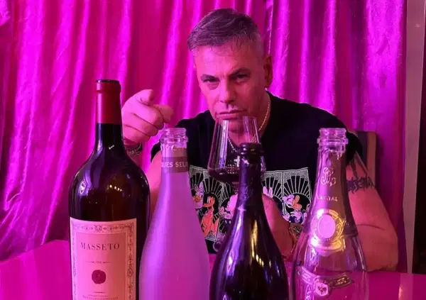 Voi comprate lo champagne di Davide Lacerenza (ma dove si trova e quanto costa?) e lui cosa beve ai domiciliari? Ce lo mostra la fidanzata Clotilde Conca Bonizzoni: frullati detox... Ecco perch&eacute; il King della Gintoneria, per Pasqua, si allena come Rocky